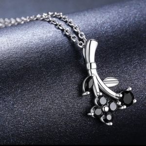 925 starling silver and black spinel stone necklac